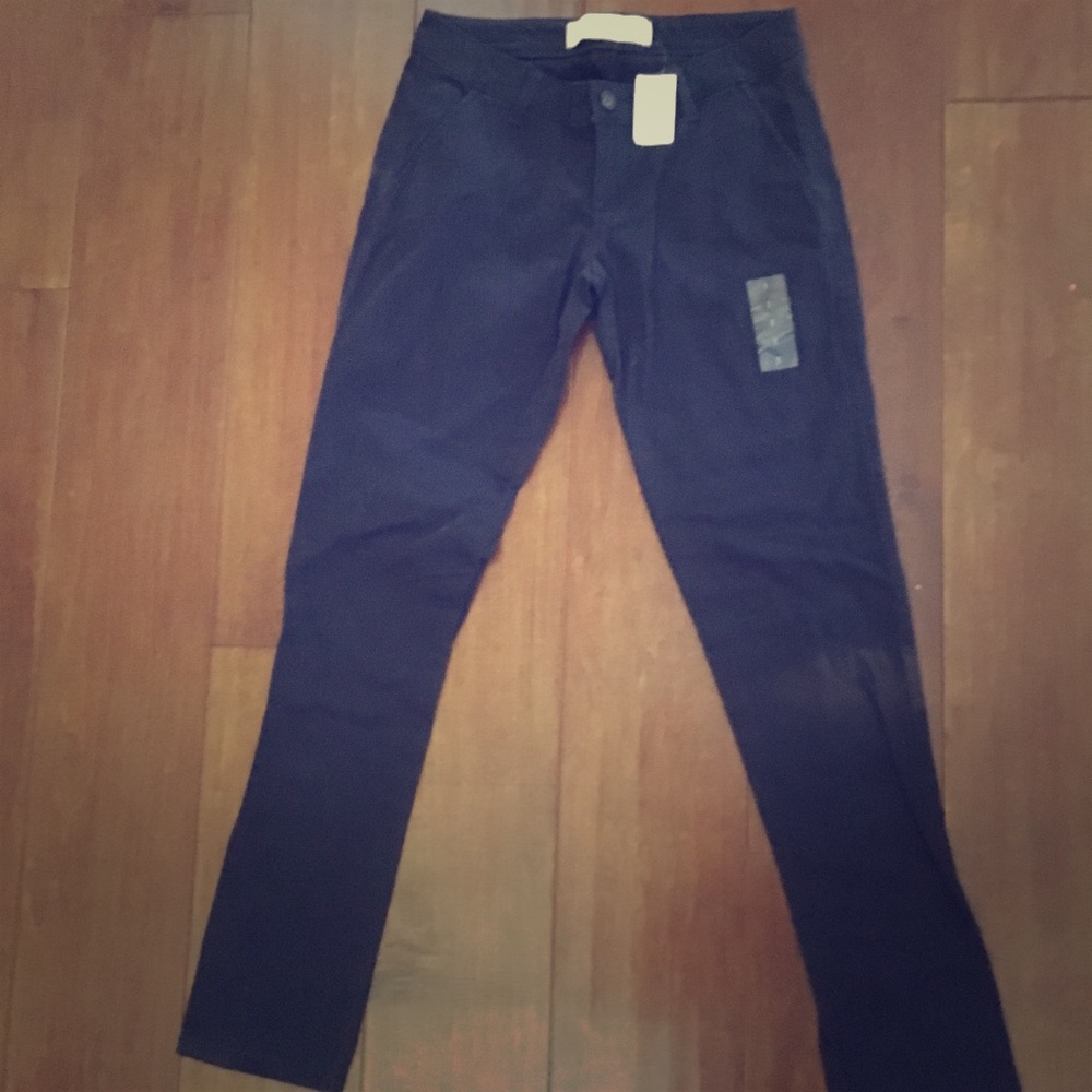 Hollister Jeans New with tag size 1